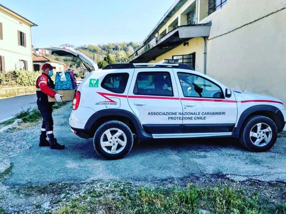 Consegna uova Caffarel - Ospedale San Francesco