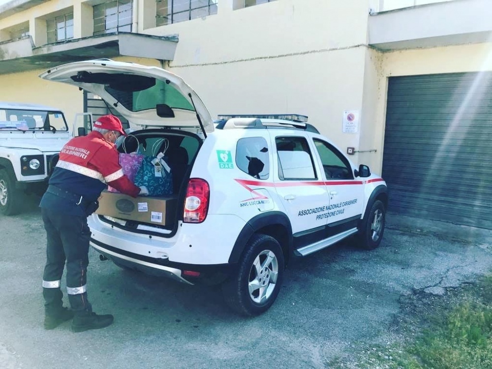 Consegna uova Caffarel - Ospedale San Francesco