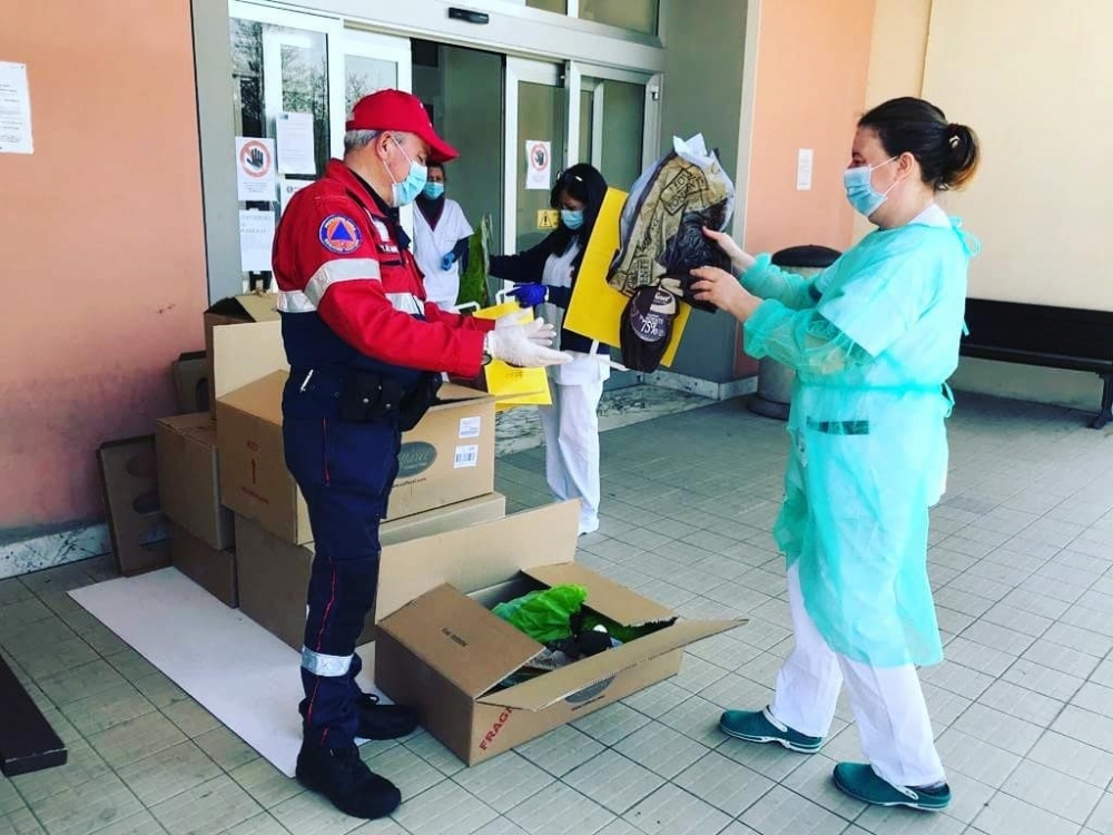 Consegna uova Caffarel - Ospedale San Francesco