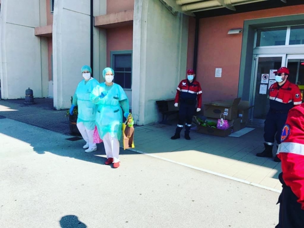 Consegna uova Caffarel - Ospedale San Francesco