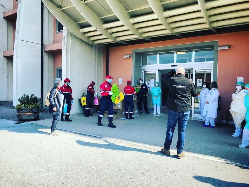 Consegna uova Caffarel - Ospedale San Francesco