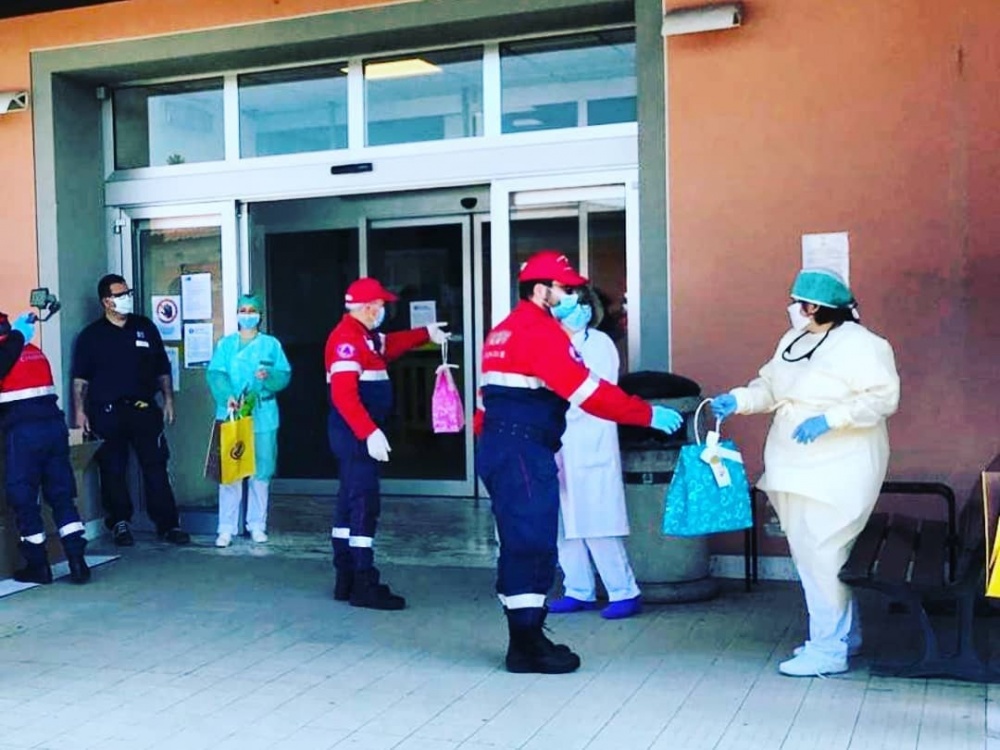 Consegna uova Caffarel - Ospedale San Francesco