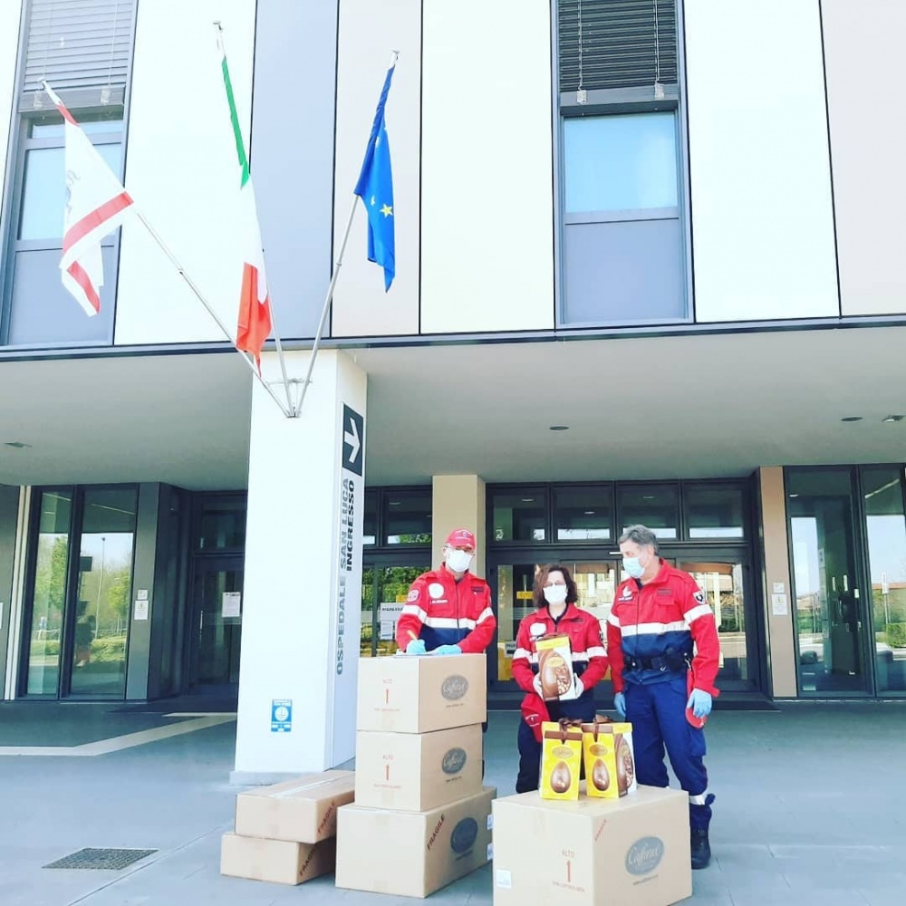 Consegna uova Caffarel - Ospedale San Luca