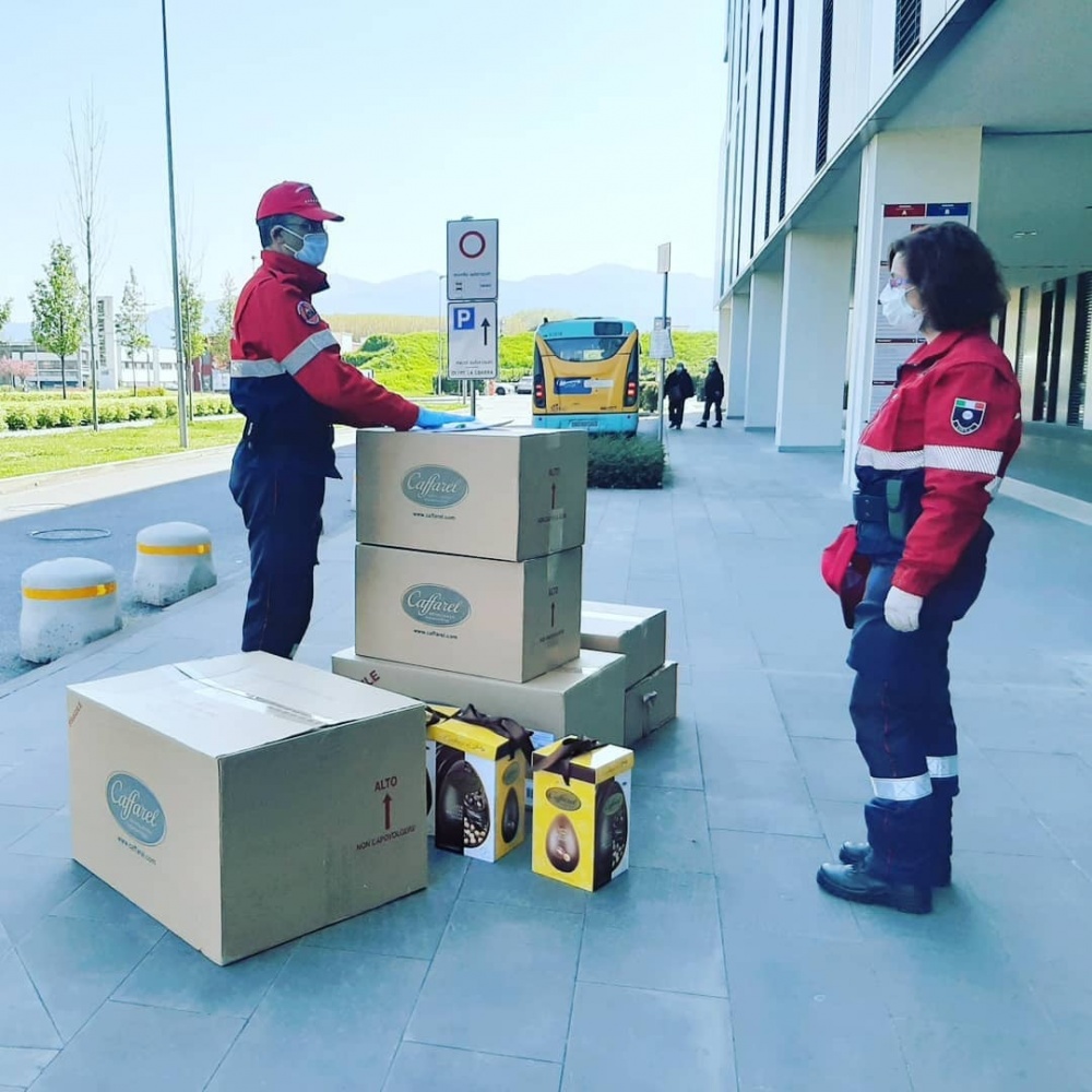 Consegna uova Caffarel - Ospedale San Luca