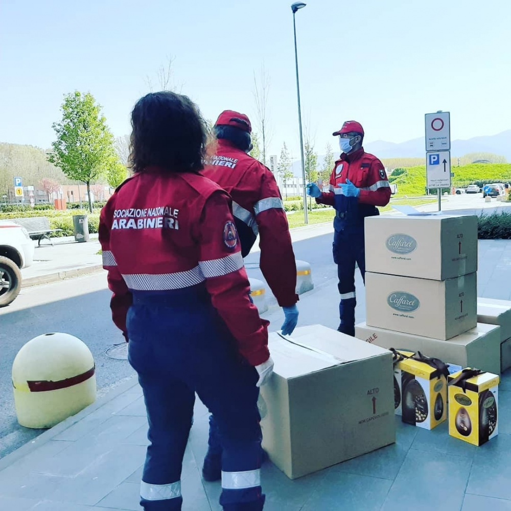 Consegna uova Caffarel - Ospedale San Luca