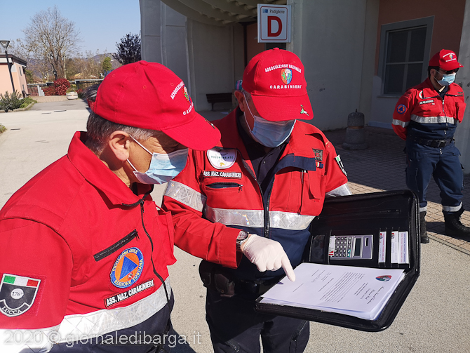 Uova di Pasqua e colombe al personale degli ospedali di Lucca, Valle del Serchio e Versilia