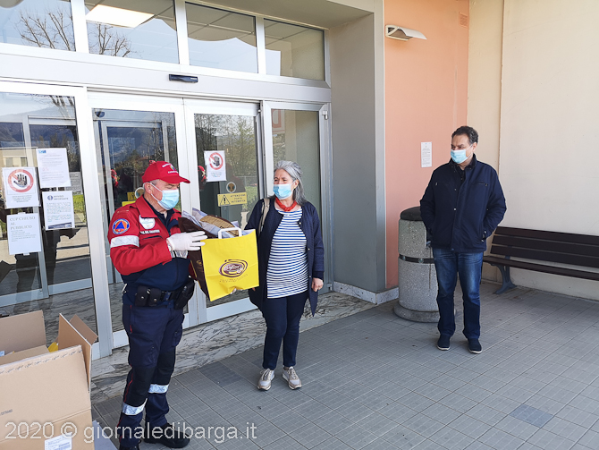 Uova di Pasqua e colombe al personale degli ospedali di Lucca, Valle del Serchio e Versilia