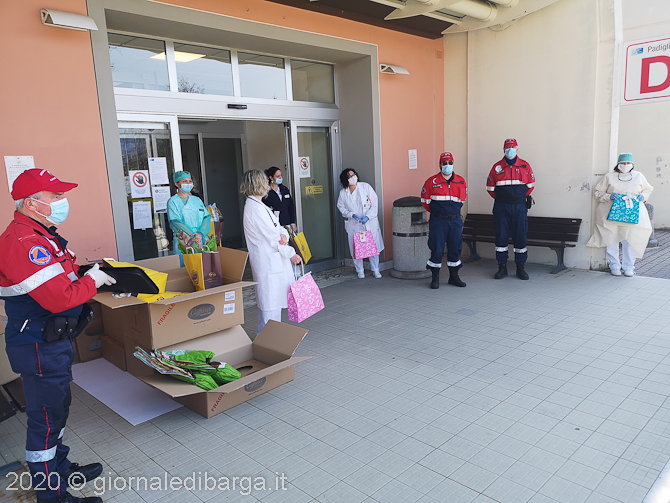 Uova di Pasqua e colombe al personale degli ospedali di Lucca, Valle del Serchio e Versilia