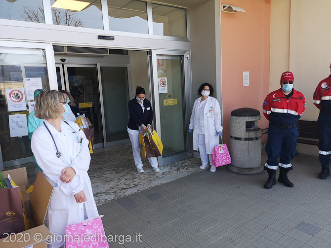 Uova di Pasqua e colombe al personale degli ospedali di Lucca, Valle del Serchio e Versilia