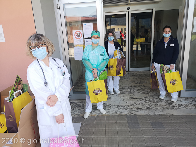 Uova di Pasqua e colombe al personale degli ospedali di Lucca, Valle del Serchio e Versilia