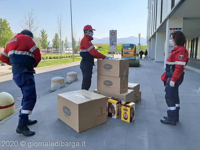 Uova di Pasqua e colombe al personale degli ospedali di Lucca, Valle del Serchio e Versilia